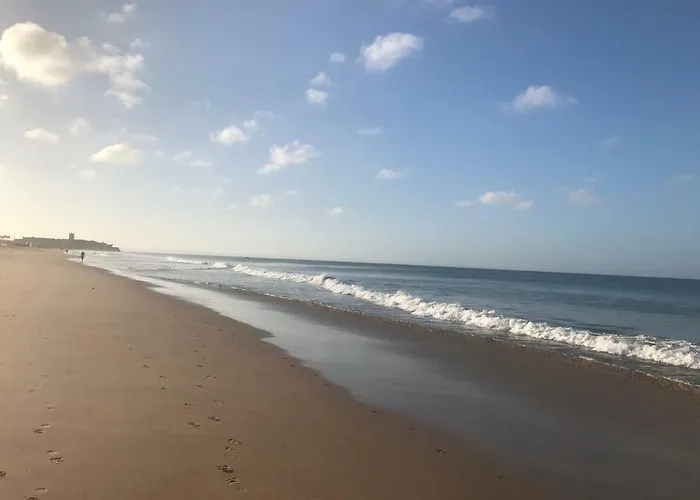 Atlantic Waves Carcavelos (Lisbon)